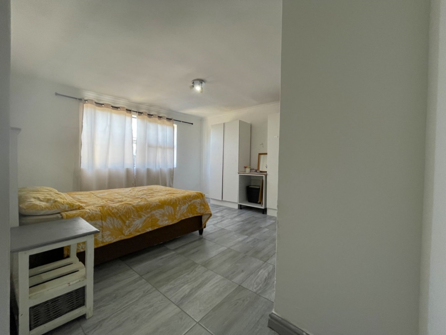 5 Bedroom Property for Sale in Pelican Heights Western Cape